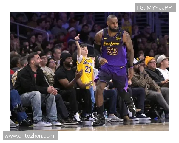 詹姆斯：从篮球场上的传奇到全球文化的象征与影响力解析