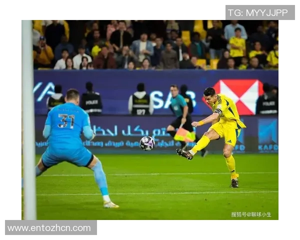 马丁内斯的传奇之路：从青涩球员到世界足球巨星的成长故事