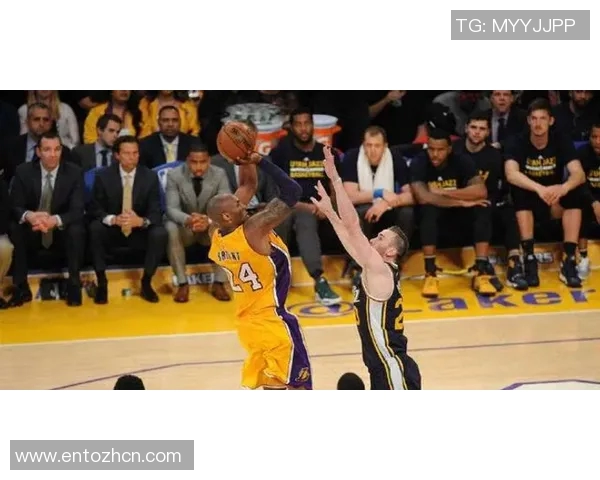 科比布莱恩特传奇生涯回顾与影响力分析：从篮球场到全球偶像的崛起之路